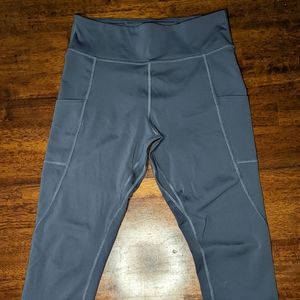 EUC Tentree in motion pocket leggings